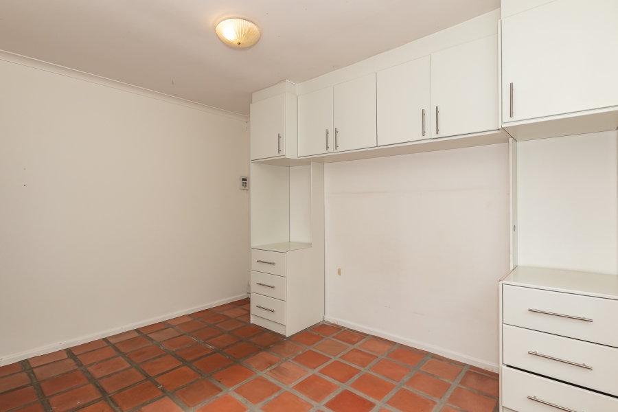 To Let 2 Bedroom Property for Rent in Claremont Village Western Cape